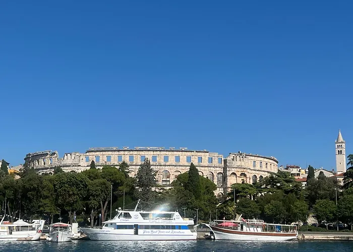 Lungo Mare Apartment With Terrace